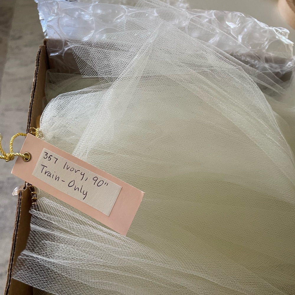 Twigs & Honey 90” Ivory Chapel Veil